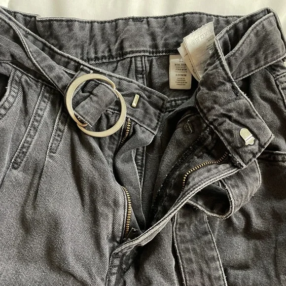 High Waisted Baggy Jeans - Picture 6 of 9